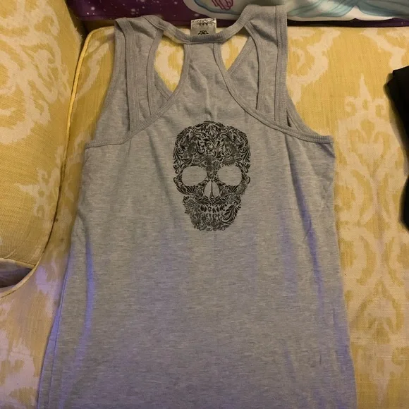 Tank - Picture 2 of 5